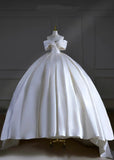 Timeless Wedding Dresses Ball Gown Off The Shoulder Satin Pleated Brides Dress Court Train Fitted Long Bridal Gowns HZ0311
