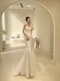 Elegant Wedding Dresses Mermaid Strapless Satin White Sleeveless Brides Dress Fitted Bridal Gowns HZ0311