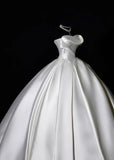 Classic Wedding Dresses Ball Gown Strapless Ivory Satin Sleeveless Brides Dress Fitted Bridal Gowns HZ0311