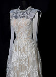 Luxurious Wedding Dresses A line Scoop Neck With Lace Brides Dress Fitted Bridal Gowns HZ0311