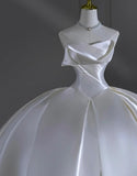 Timeless Wedding Dresses Ball Gown Strapless Satin Pleated Brides Dress With Corset Fitted Long Bridal Gowns HZ0311