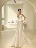 Elegant Wedding Dresses Mermaid Strapless Satin White Sleeveless Brides Dress Fitted Bridal Gowns HZ0311