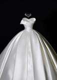 Classic Wedding Dresses Ball Gown Strapless Ivory Satin Sleeveless Brides Dress Fitted Bridal Gowns HZ0311