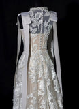 Luxurious Wedding Dresses A line Scoop Neck With Lace Brides Dress Fitted Bridal Gowns HZ0311