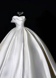 Classic Wedding Dresses Ball Gown Strapless Ivory Satin Sleeveless Brides Dress Fitted Bridal Gowns HZ0311