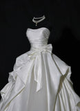 Luxurious Wedding Dresses Ball Gown Strapless Ivory Sleeveless Brides Dress Fitted Bridal Gowns HZ0311