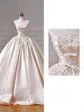 Princess Long Wedding Gowns Ball Gown Strapless Sleeveless Satin For Bride With Lace Appliques Train Bridal Dresses HZ0311