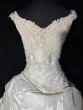 Vintage Long Wedding Gowns 1960s Dresses Ball Gown V Neck Style for Bride Tiered With Pleated Lace Train White Bridal Gown HZ0311