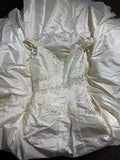 Vintage Long Wedding Gowns 1960s Dresses Ball Gown V Neck Style for Bride Tiered With Pleated Lace Train White Bridal Gown HZ0311
