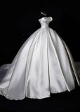 Princess Long Wedding Gowns Ball Gown Sweetheart Sleeveless Satin for Bride With Pleated Train White Bridal Dress HZ0311