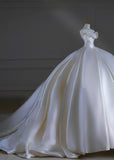 Romantic Long Wedding Dresses White Ball Gown Sweetheart Long Wedding Dress Style For Brides Fitted With Train Bridal Gowns HZ0311