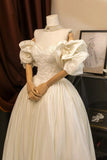 Romantic Women's Ball Gown Sweetheart With Sleeves Appliqued Ivory Lace Satin Sweep Train Wedding Dresses HZ0311