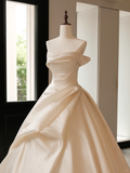 Fancy Ball Gown Strapless Fitted Corset Ruffles Satin Wedding Dress Bride Gowns Wedding Dresses HZ0311
